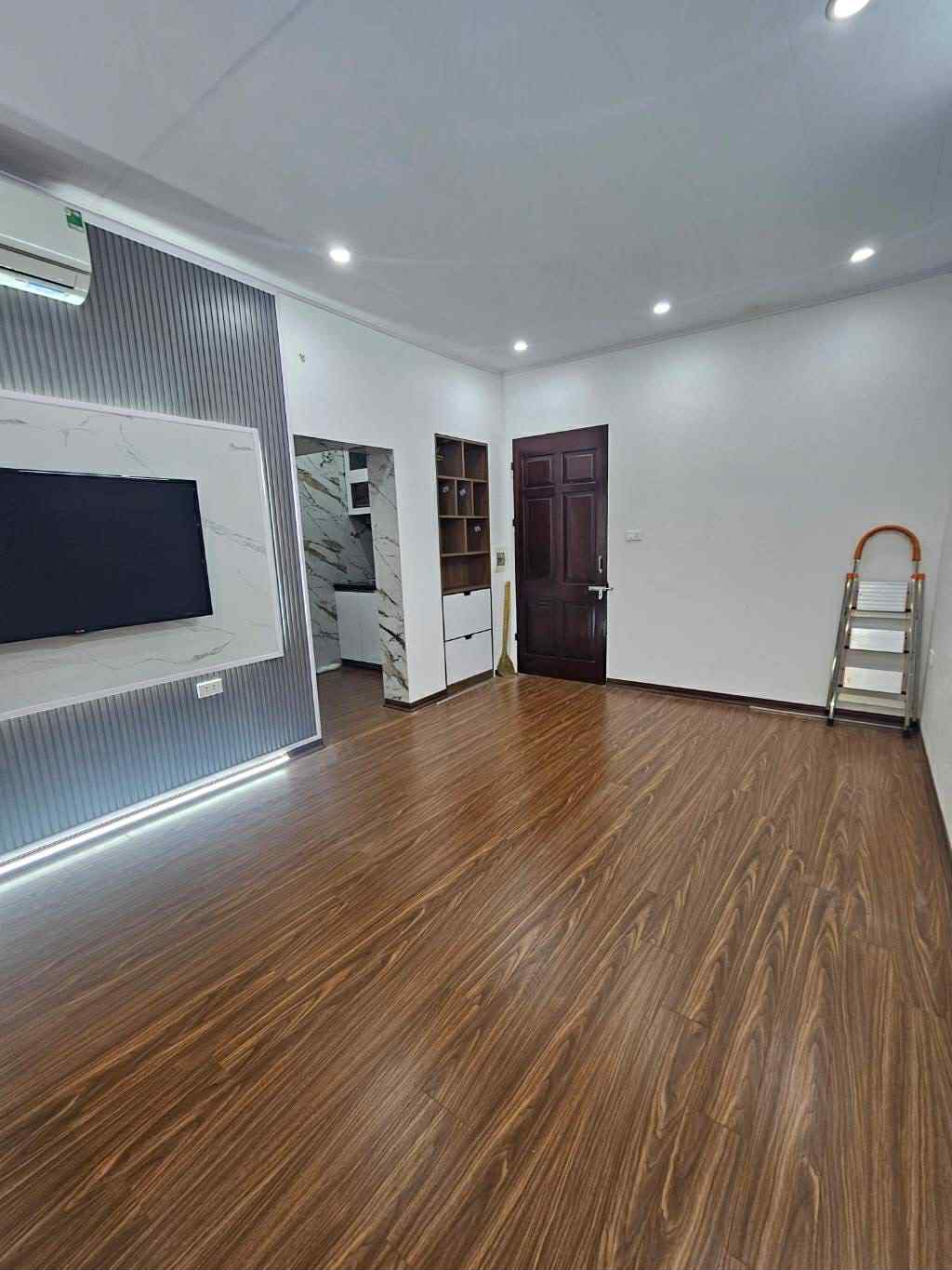 Bán nhà Láng Hạ, mặt phố, 2 phòng ngủ đầy đủ tiện nghi, 58m2, hơn 3 tỷ